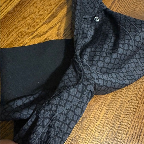 Lululemon 🍋Black  Leggings - Picture 5 of 6